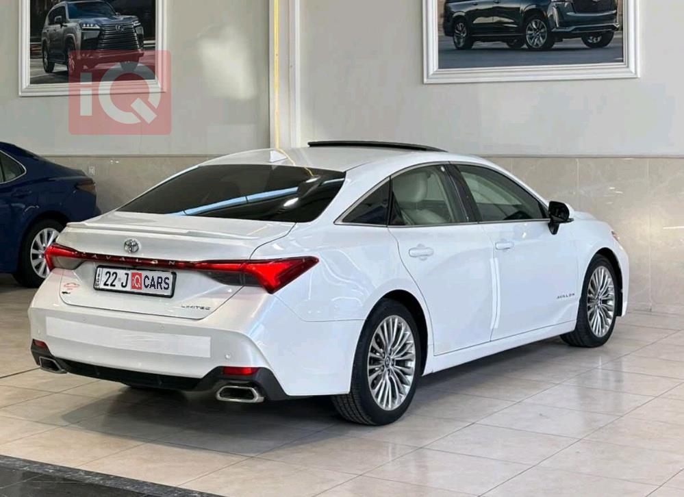 تويوتا أفالون